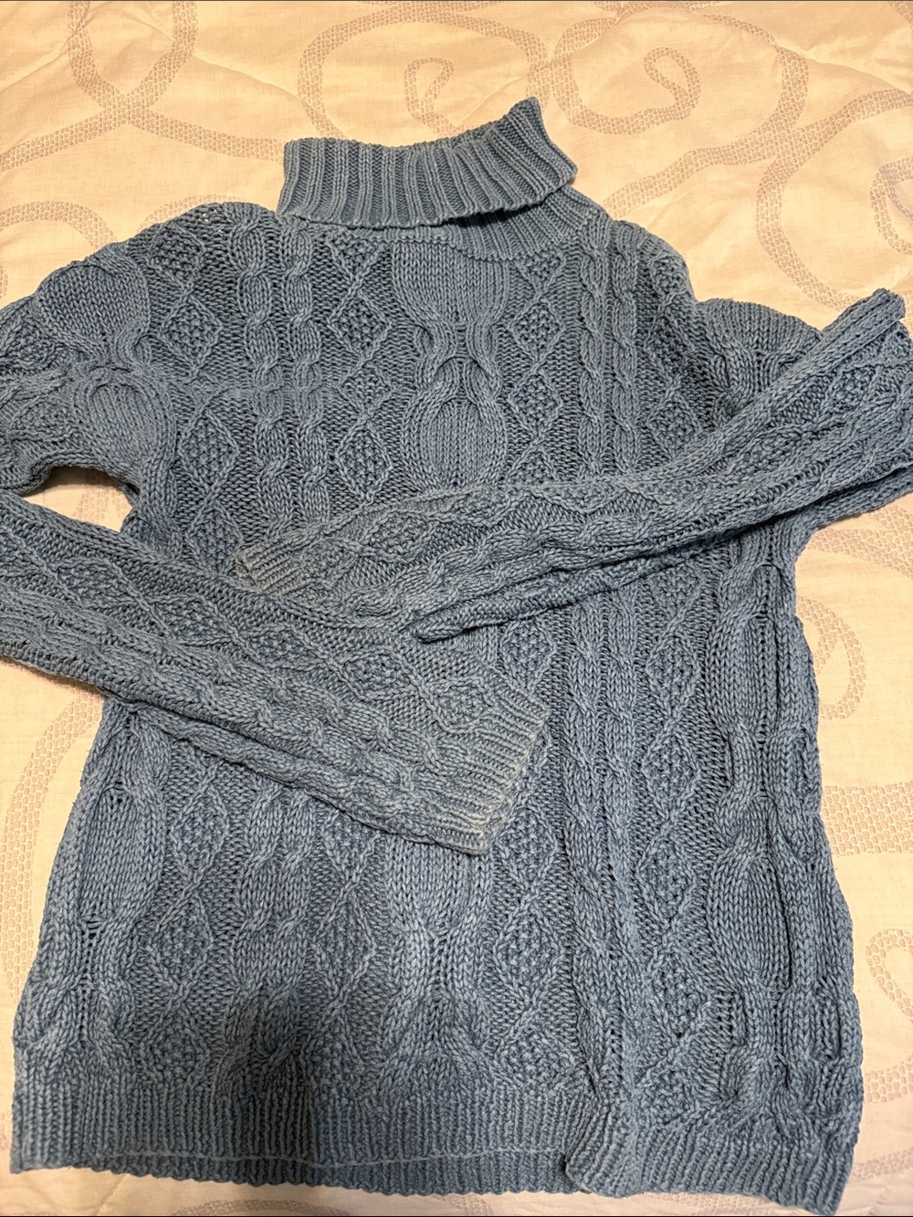 Chelsea studio blue sweater size medium. Gentle worn and some wear - see pic